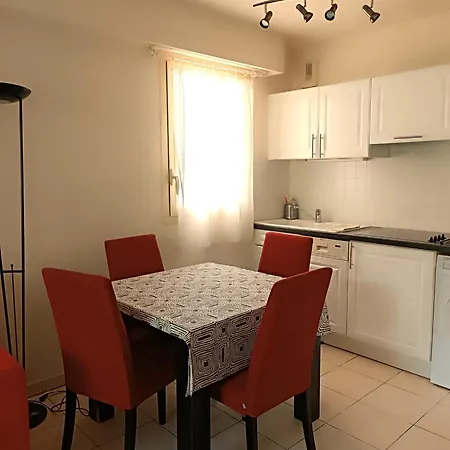 Salammbo Αντίμπ